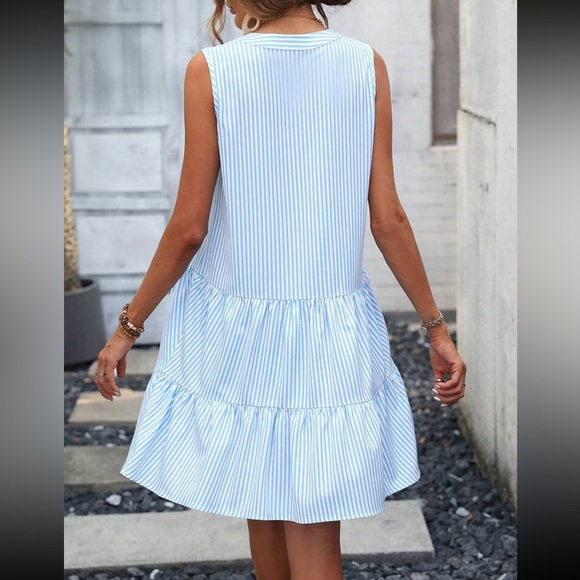 Light blue pin stripe ruffle tiered dress size med preppy flowy size medium NWOT - Picture 2 of 6
